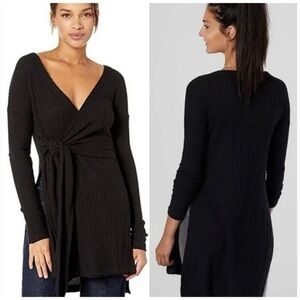 Free People Fall For Your Wrap Tunic Top in Black S Small Longsleeve V Neck Knit